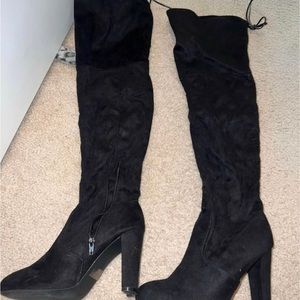 NEVER WORN Heel black boots